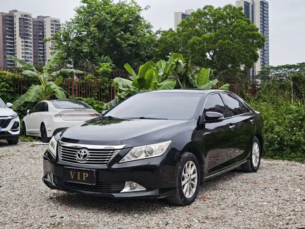 Toyota Camry 2014 — фото 1