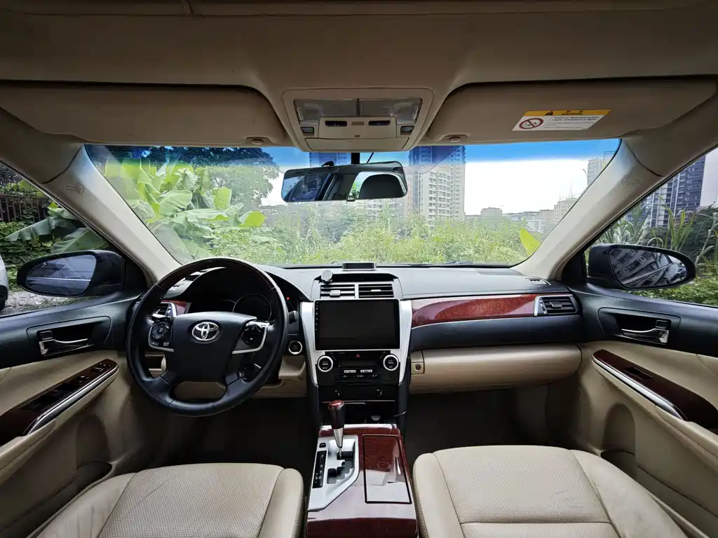 Toyota Camry 2014 — фото 8