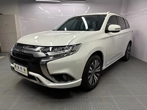 Mitsubishi Outlander 2023