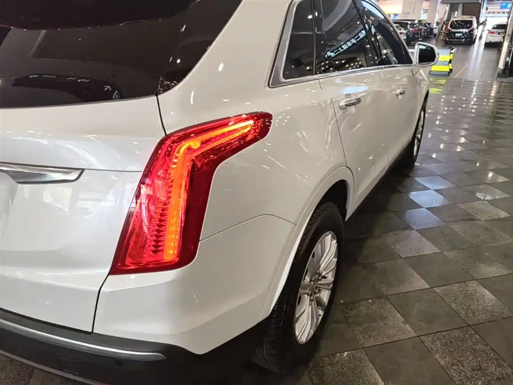 Cadillac XT5 2019 — фото 8