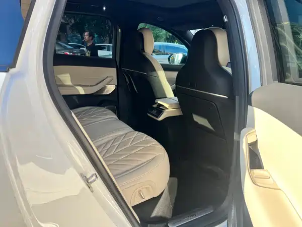NIO ES6 2025