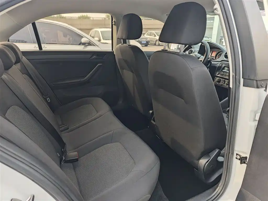 Volkswagen Jetta 2019 — фото 15
