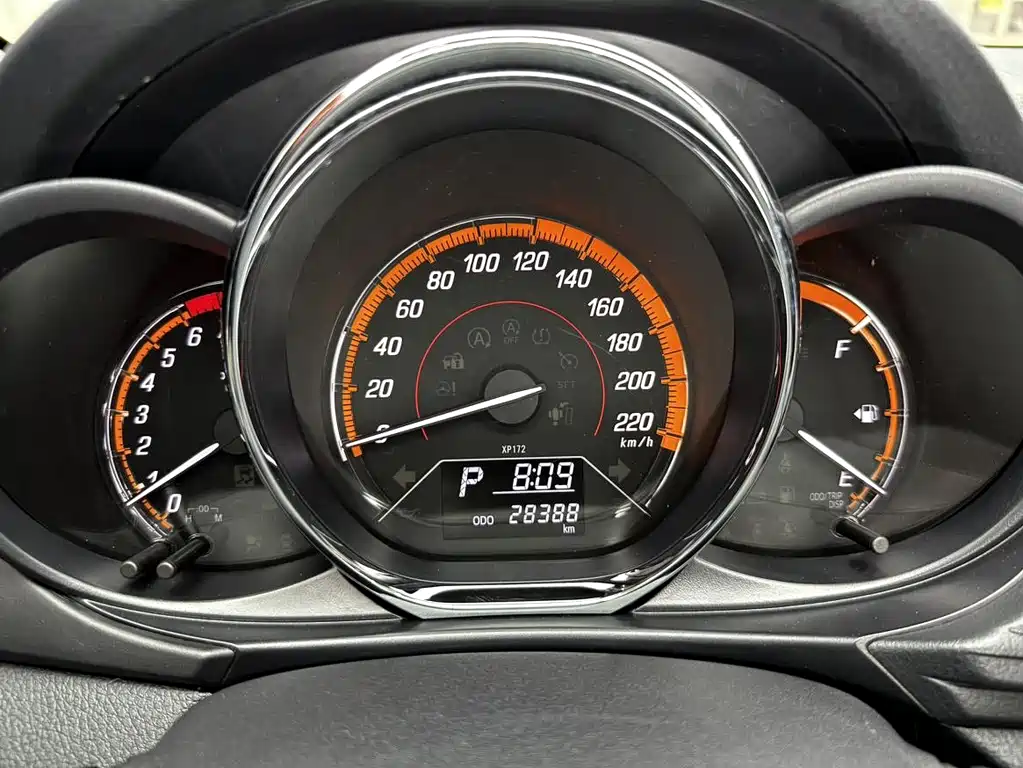 Toyota Yaris L 2022 — фото 13