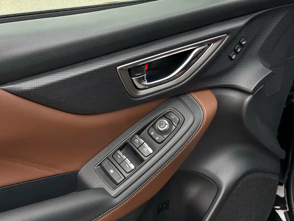 Subaru Forester 2023 — фото 12