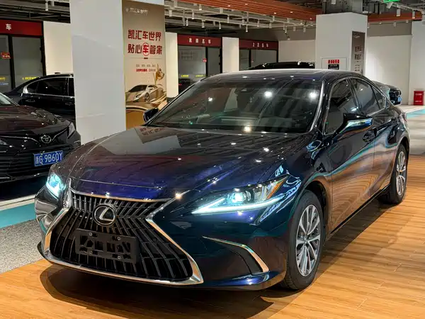 Lexus ES 2022
