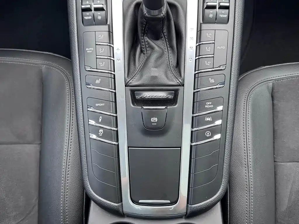 Porsche Macan 2016 — фото 18