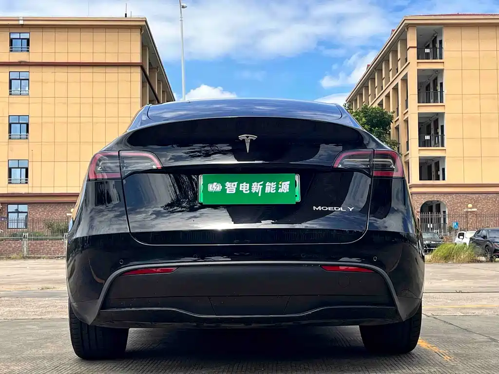 Tesla Model Y 2023 — фото 11