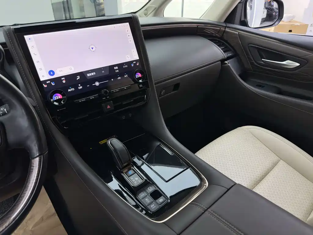 Toyota Alphard 2024 — фото 19
