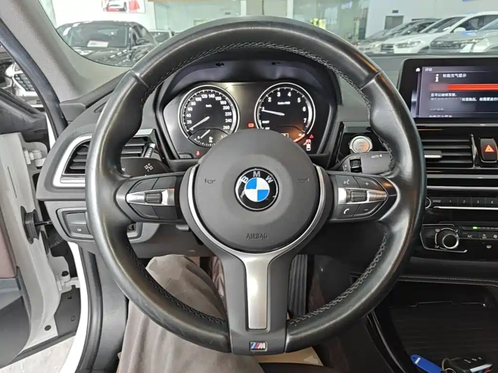 BMW 1 Series 2021 — фото 11
