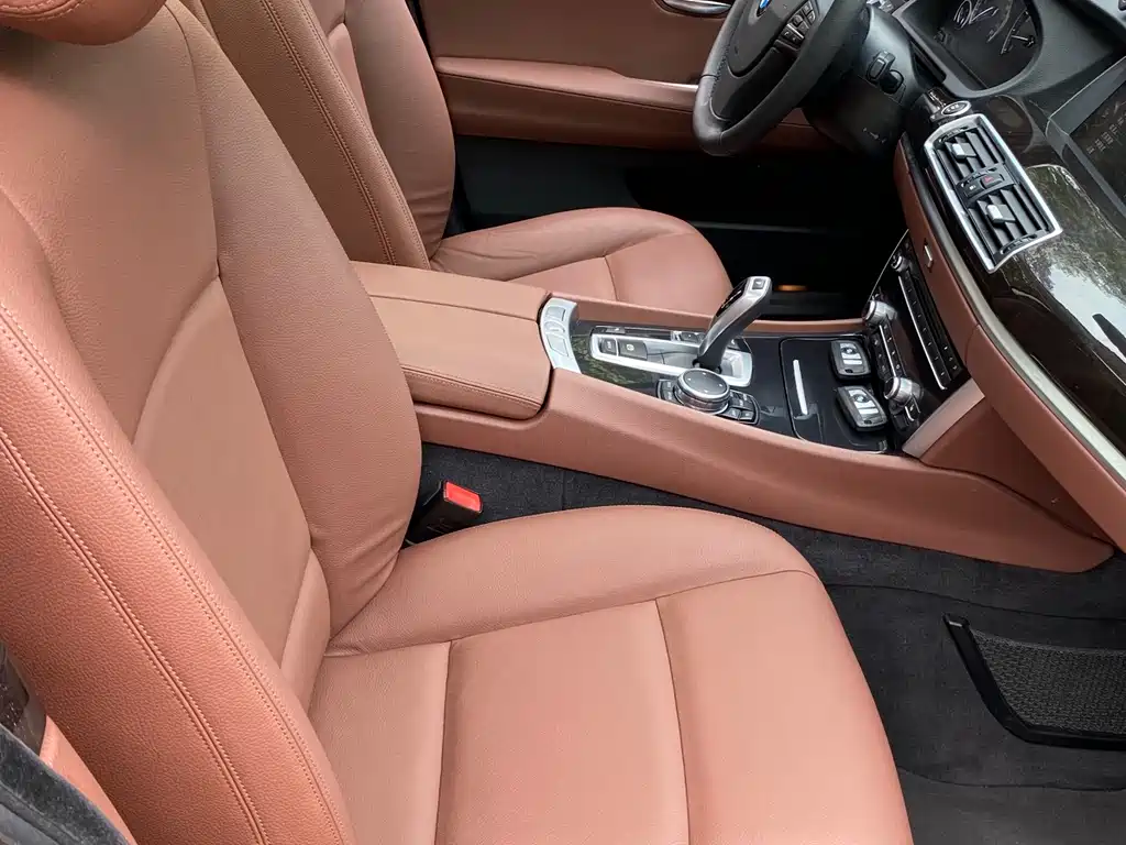 BMW 5 Series GT 2017 — фото 25