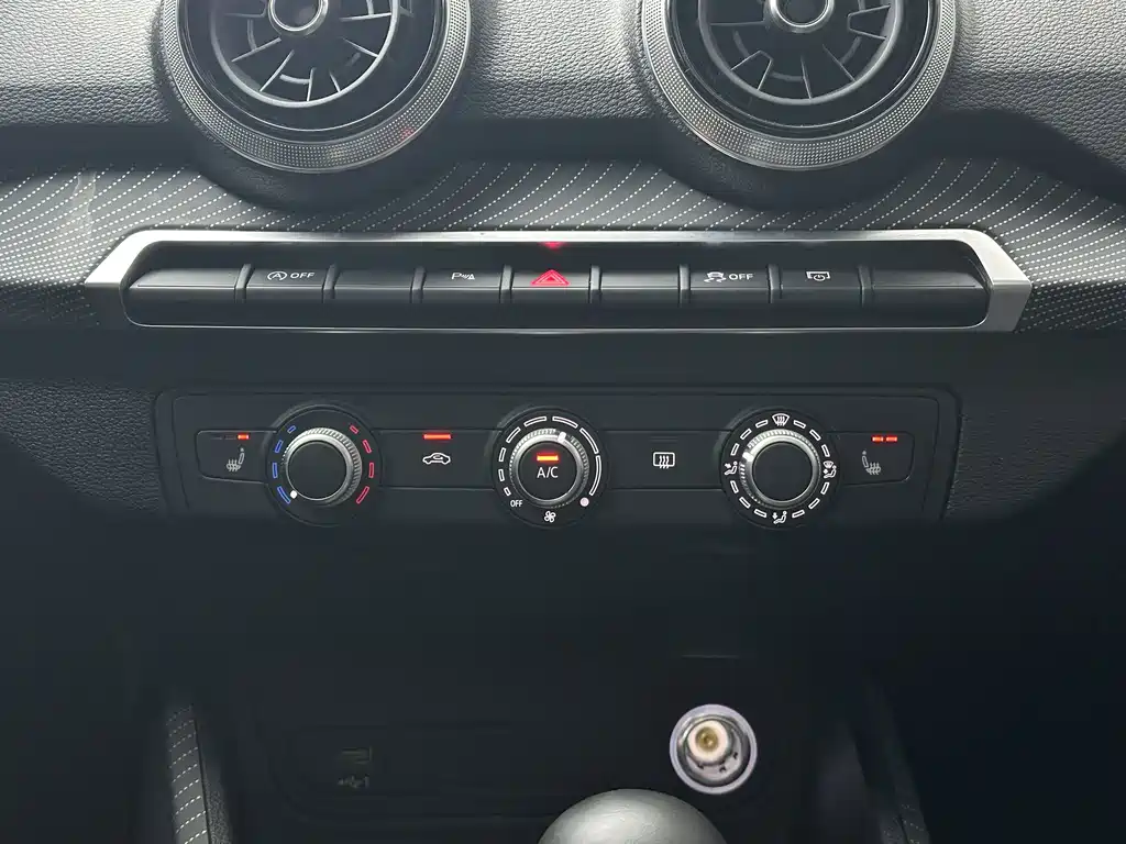 Audi Q2L 2023 — фото 17