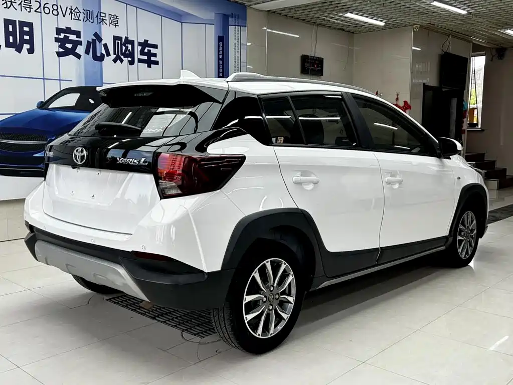 Toyota Yaris L 2022