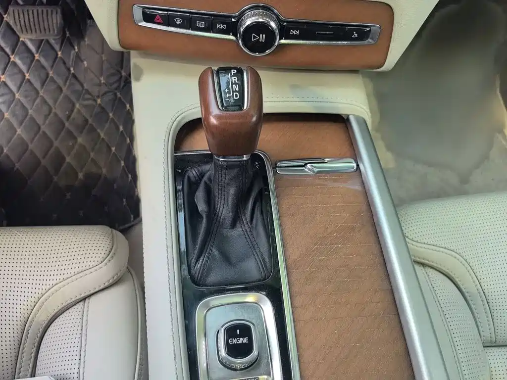 Volvo XC90 2015 — фото 16