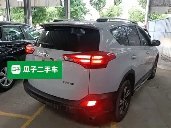Toyota RAV4 2015