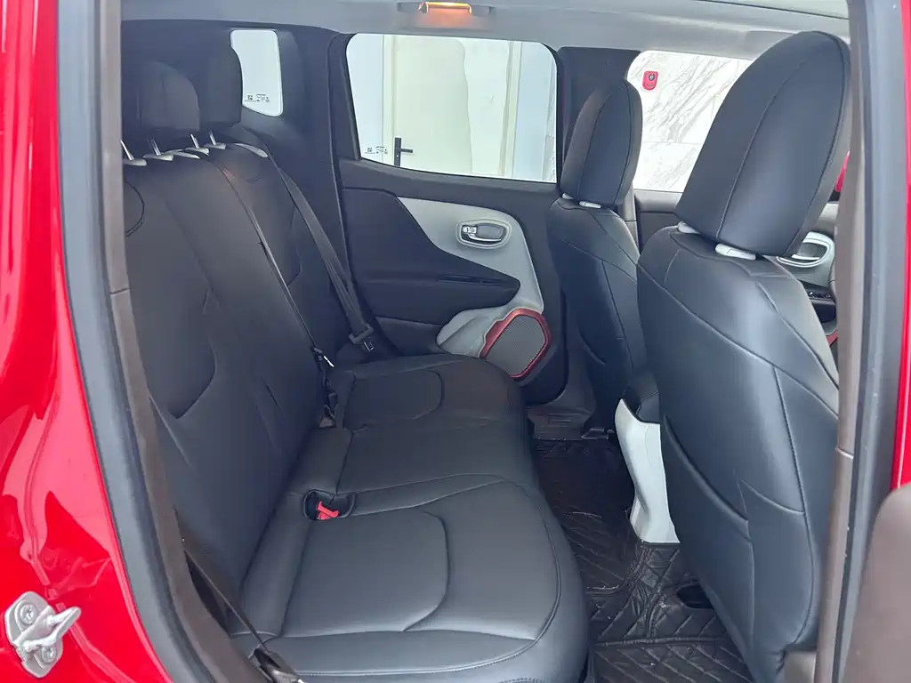 Jeep Renegade 2017 — фото 27