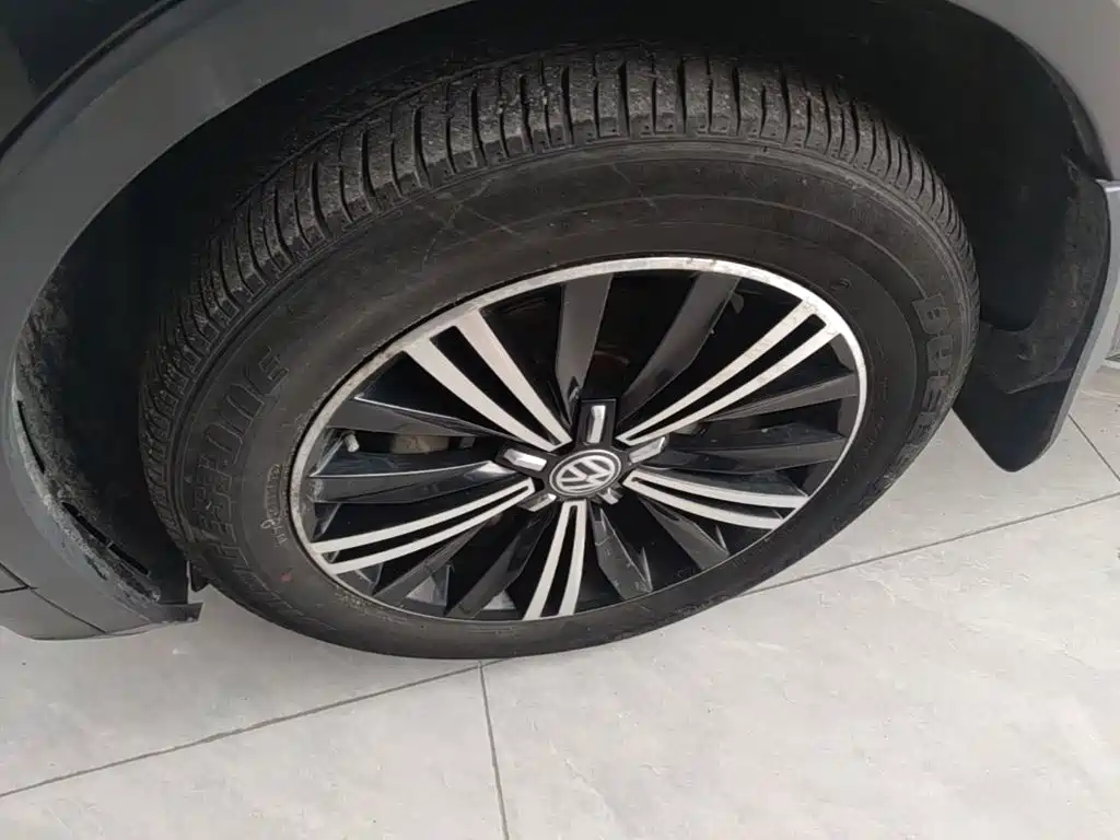 Volkswagen Tiguan L 2018 — фото 23