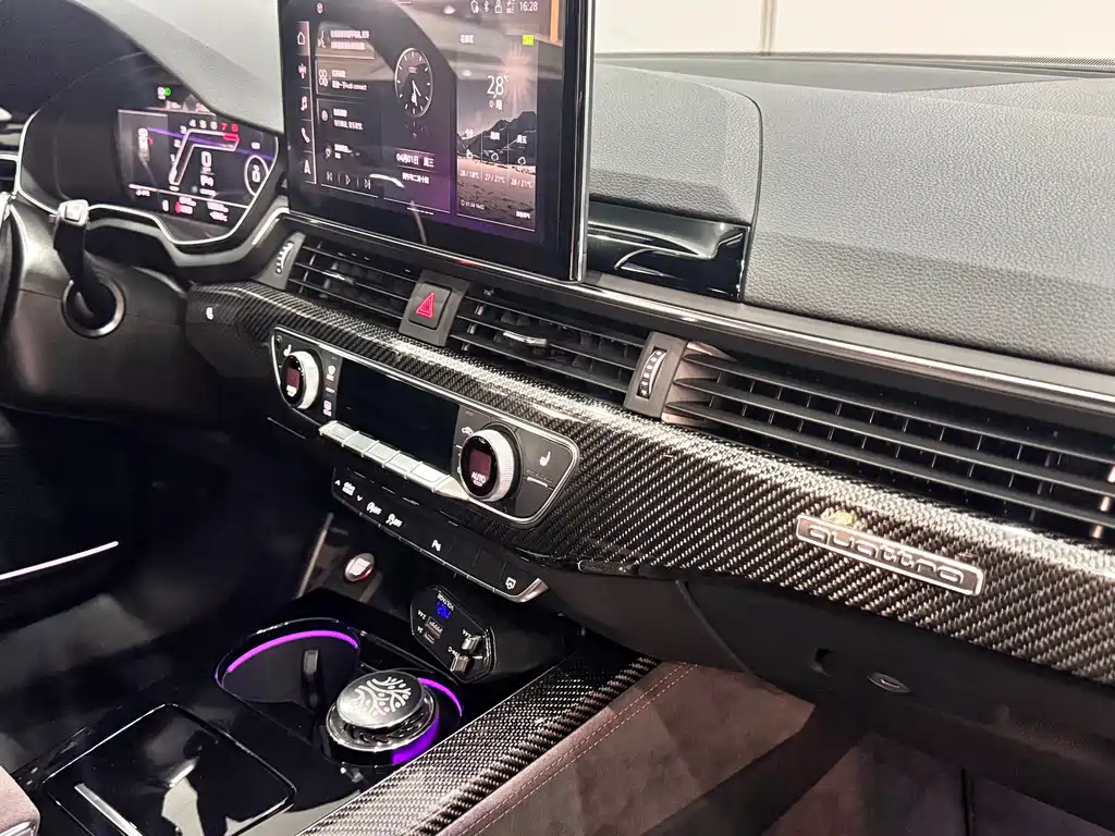 Audi RS 4 2025 — фото 22