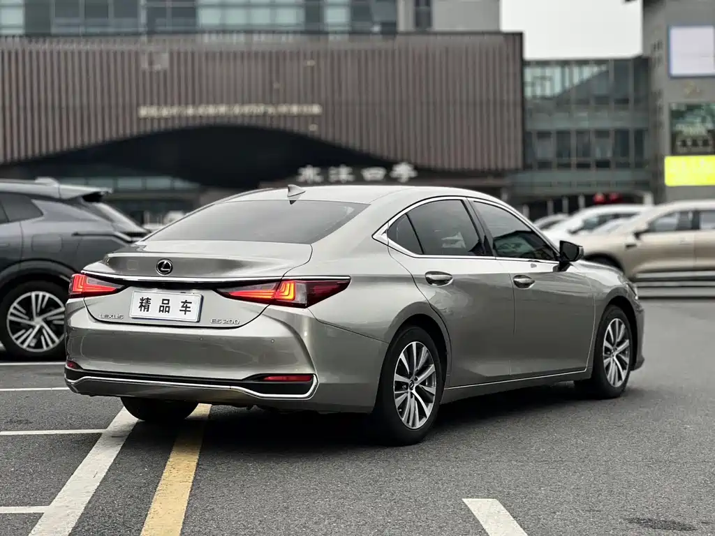 Lexus ES 2020 — фото 8