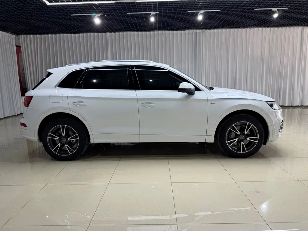 Audi Q5L 2020 — фото 4