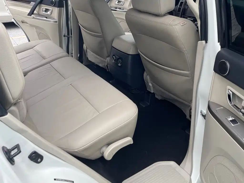 Mitsubishi Pajero 2018 — фото 11