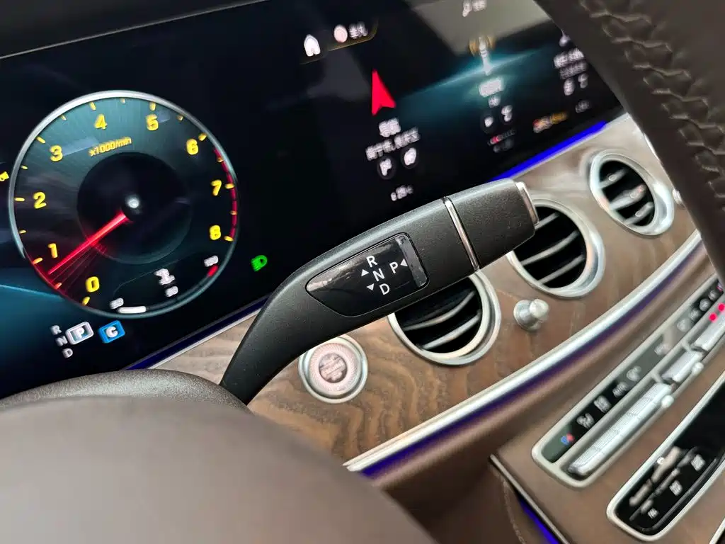 Mercedes-Benz E-Class 2023 — фото 20
