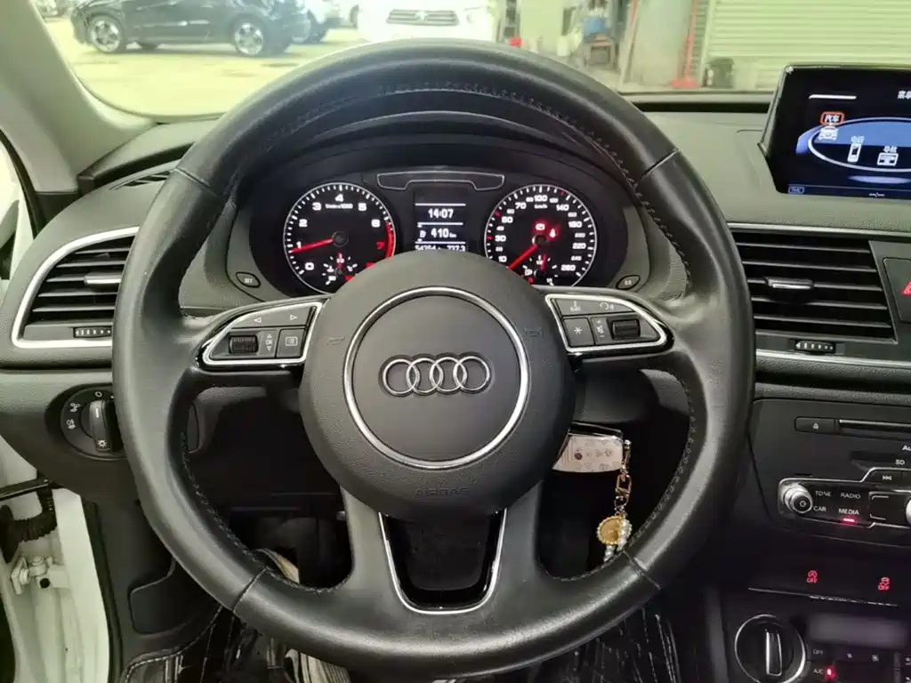 Audi Q3 2019 — фото 11