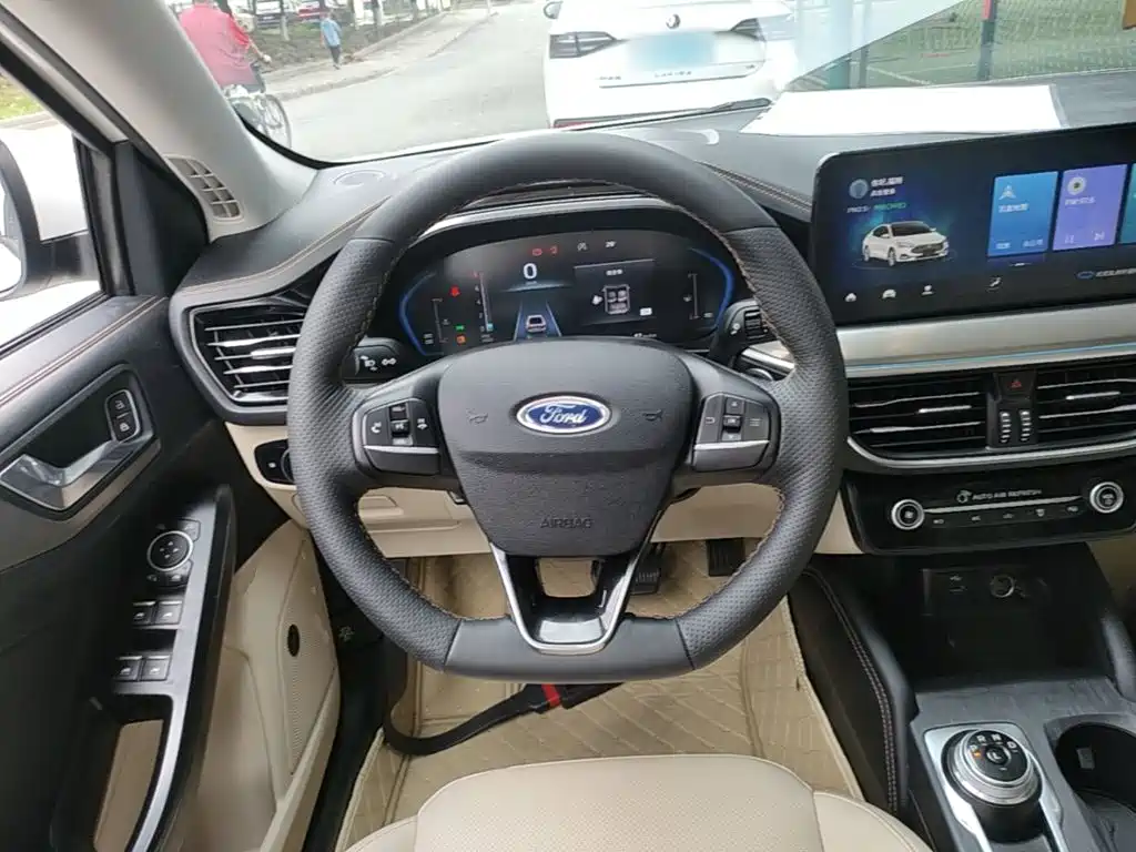Ford Focus 2021 — фото 11