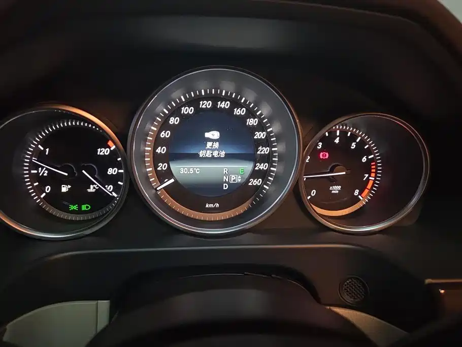 Mercedes-Benz E-Class 2014 — фото 13