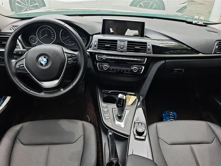 BMW 3 Series 2016 — фото 12