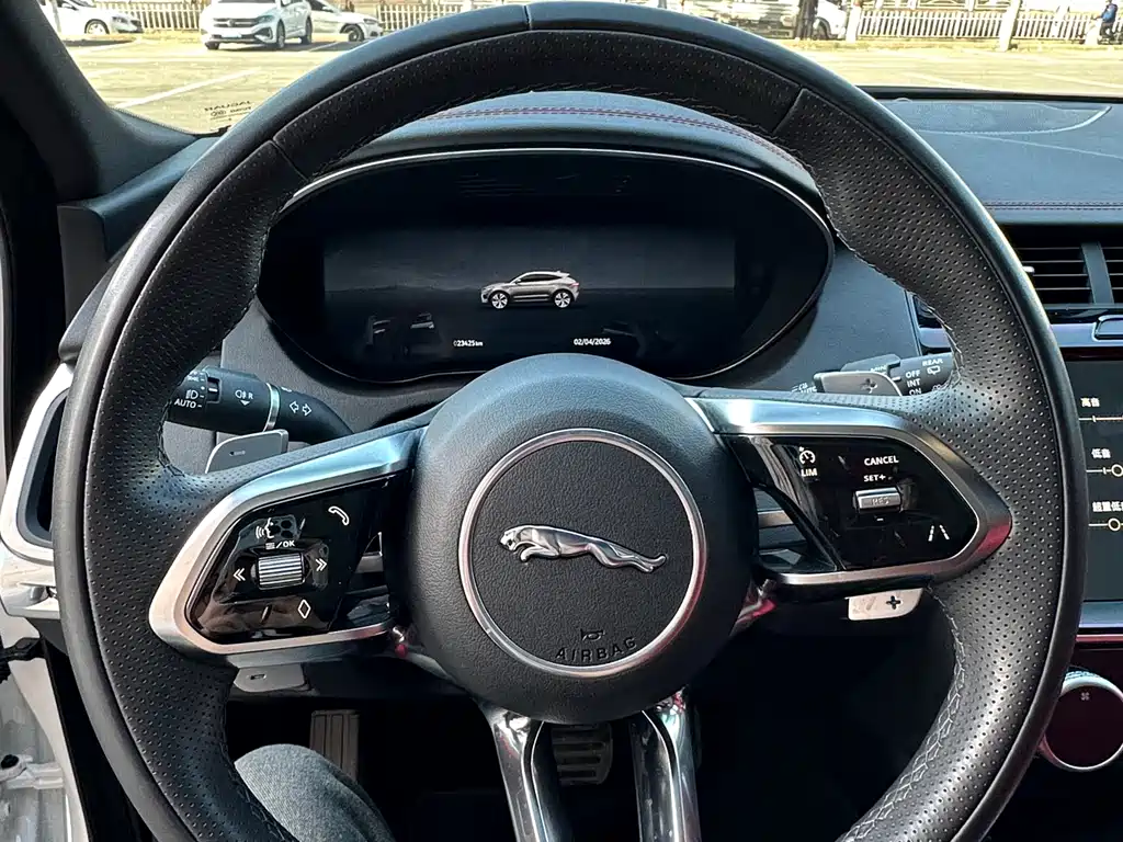 Jaguar E-PACE 2025 — фото 10