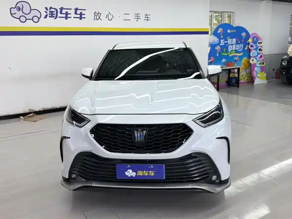 Toyota Crown Kluger 2022