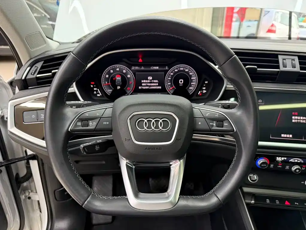 Audi Q3 2023 — фото 11