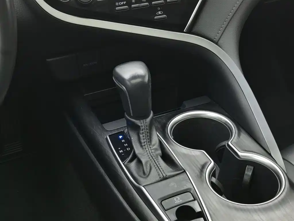 Toyota Camry 2022 — фото 13