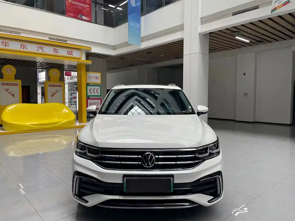 Volkswagen Tiguan L Plug-In Hybrid 2021 — фото 2
