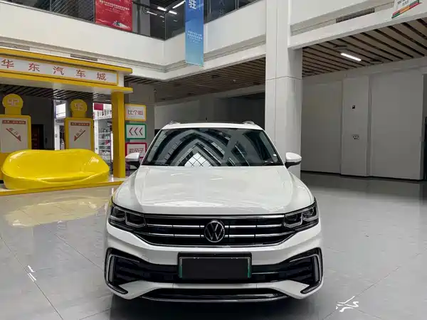 Volkswagen Tiguan L Plug-In Hybrid 2021
