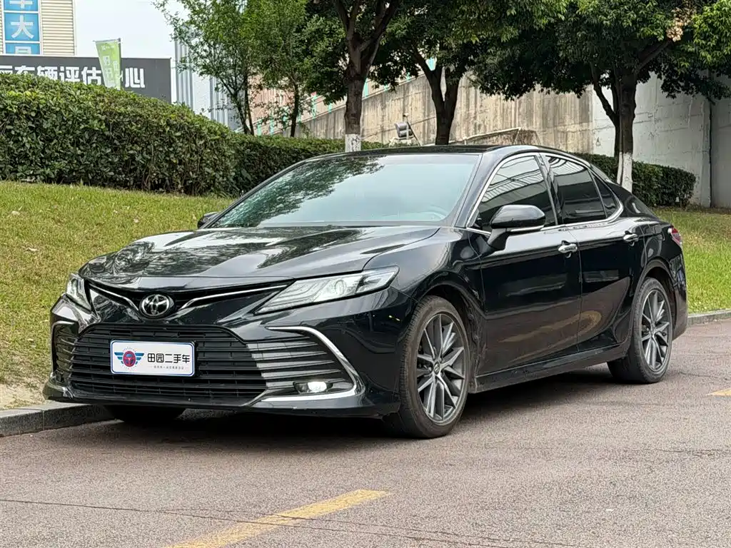 Toyota Camry 2021 — фото 1