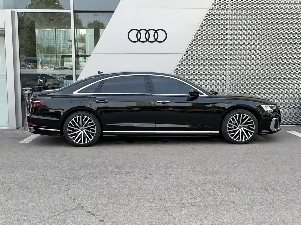 Audi A8 2025