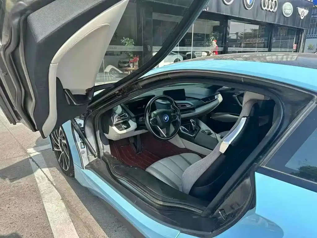 BMW i8 2017 — фото 4