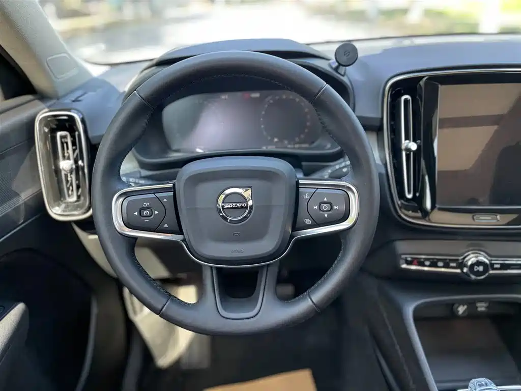 Volvo XC40 2019 — фото 19