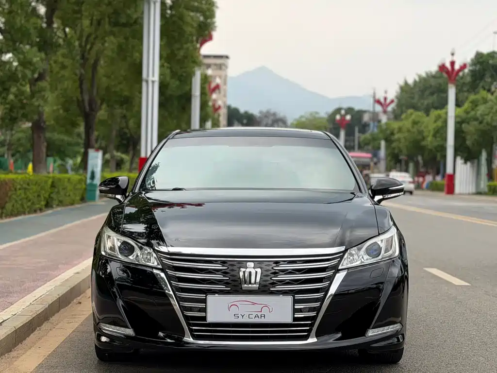 Toyota Crown 2017 — фото 2