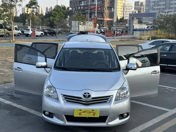 Toyota Yizhi 2012