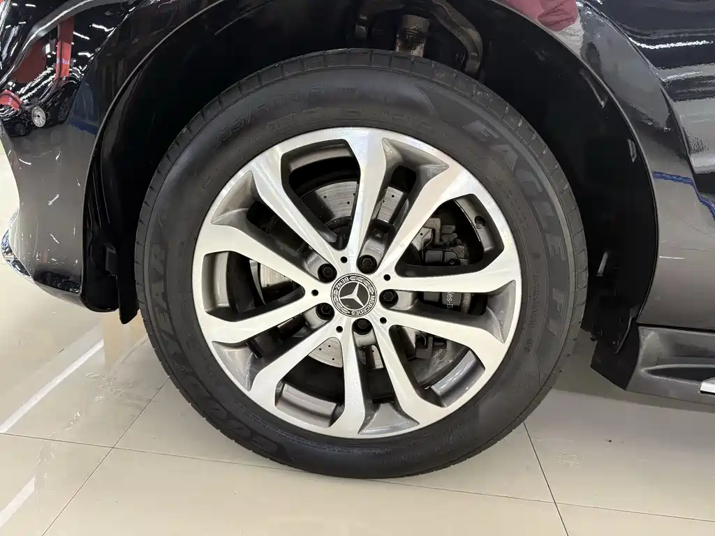 Mercedes-Benz GLE 2017 — фото 12