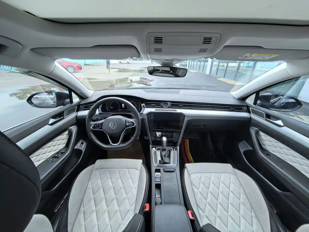 Volkswagen Magotan 2025