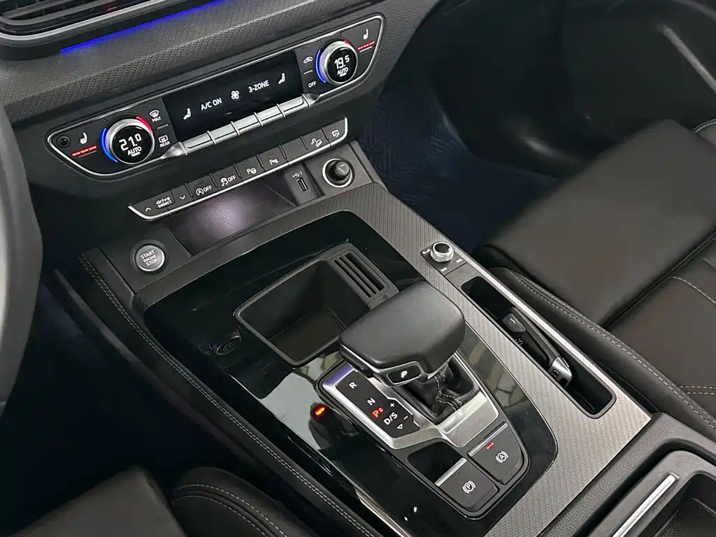 Audi Q5L 2022 — фото 16
