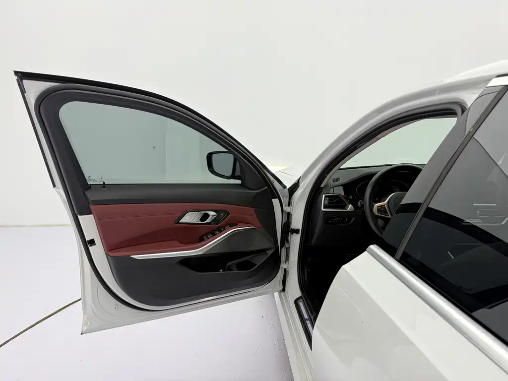 BMW 3 Series 2022 — фото 19