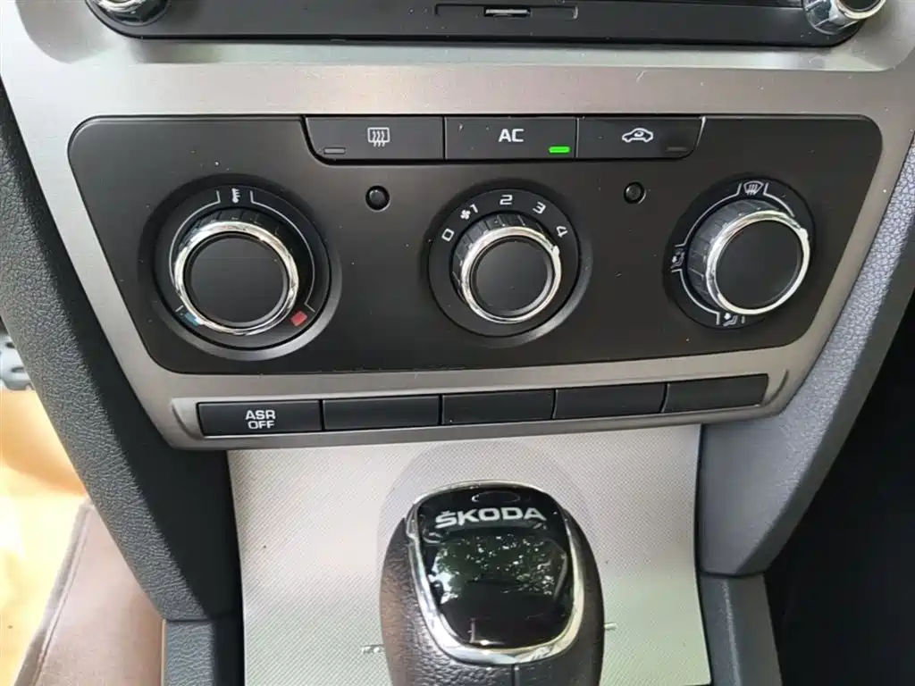 Skoda Octavia 2015 — фото 14
