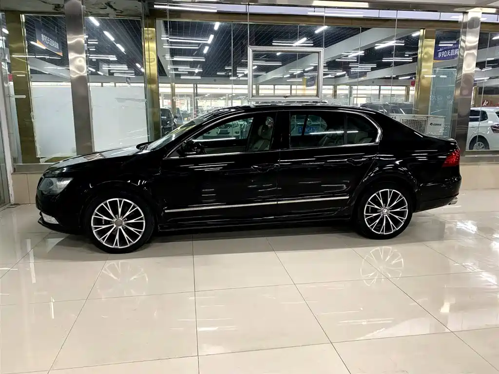 Skoda Superb 2015 — фото 10