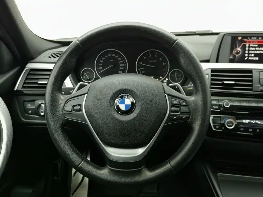 BMW 3 Series 2017 — фото 11