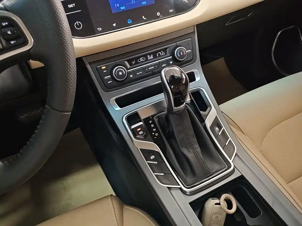 Geely Emgrand 2018 — фото 14