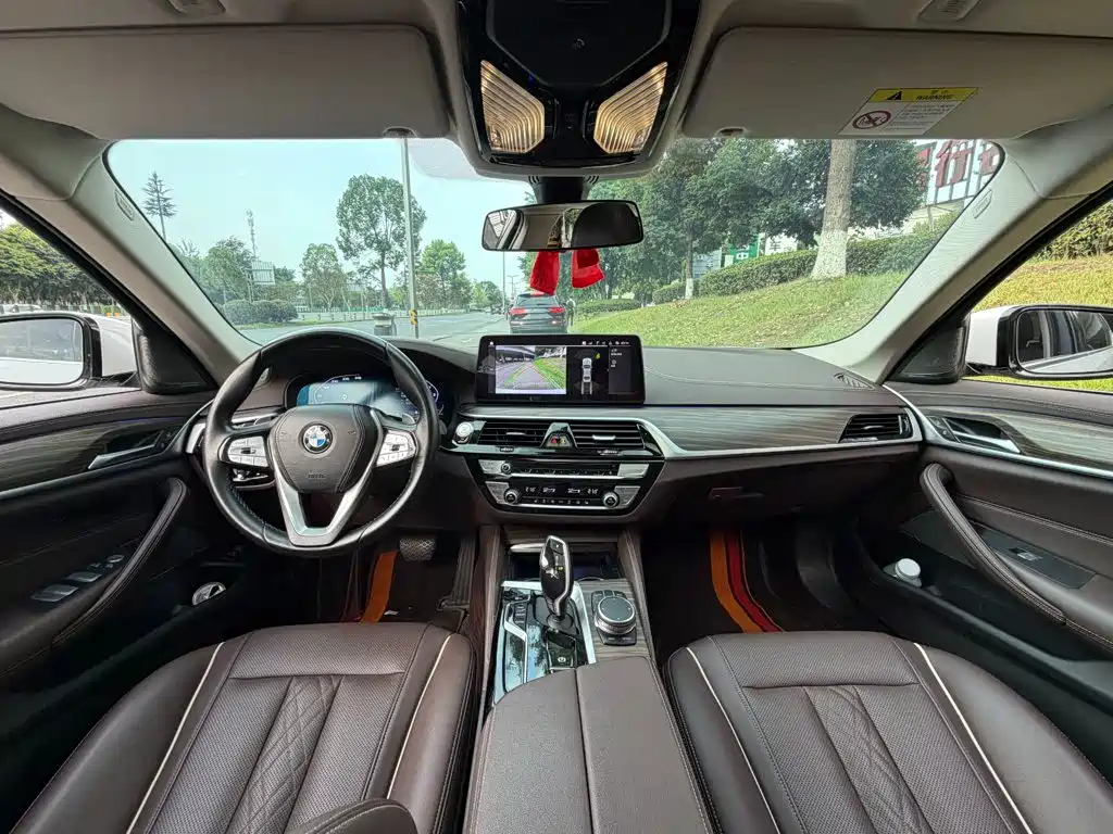 BMW 5 Series 2023 — фото 13